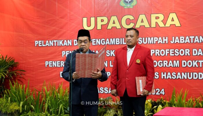 Rektor Unhas Lantik 40 Pejabat Baru Serahkan 3 SK Profesor Dan