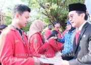 Unhas Serahkan Beasiswa Dari Dana Abadi Kepada 120 Mahasiswa