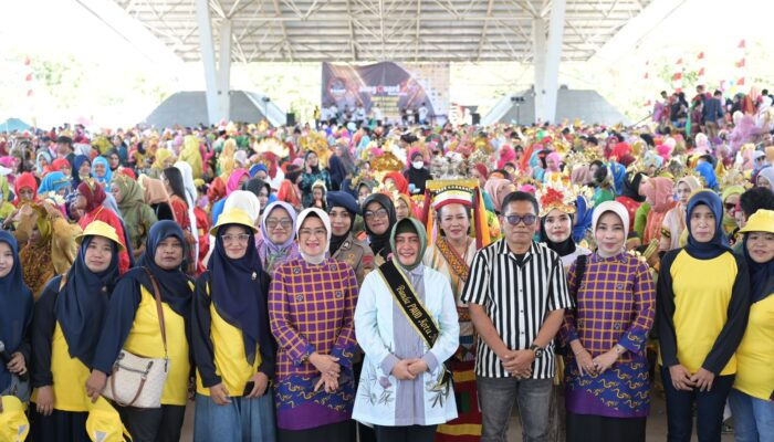 Bunda PAUD Makassar Lepas 1.400 Peserta Pawai TK se-Kota Makassar