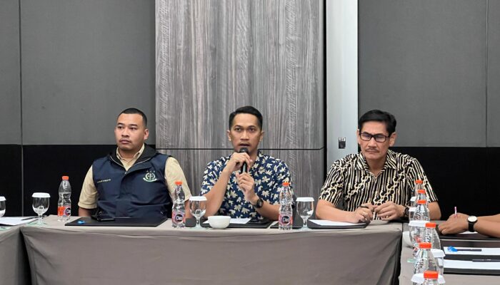 Dinas Pemuda dan Olahraga Kota Makassar, segera merevitalisasi kawasan Karebosi dan fasilitas pendukungnya.
