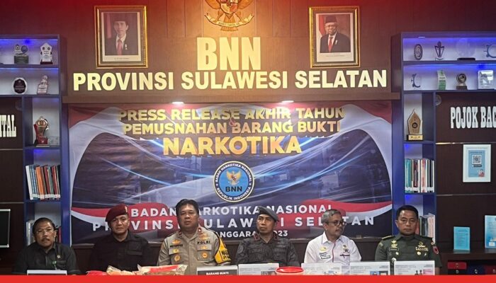 Asintel Kasdam XIV/Hsn Mewakili Pangdam Bersama Sejumlah Forkopimda Sulsel, Hadiri Press Release dan Pemusnahan Barang Bukti Narkoba di BNNP Sulsel