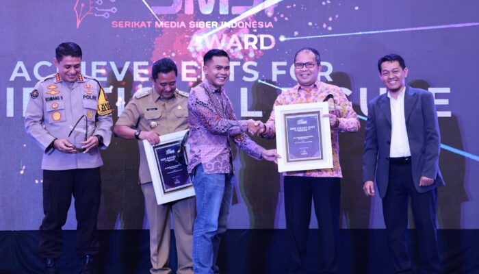 Danny Pomanto Terima Penghargaan sebagai Figur yang Menginspirasi di SMSI Award 2023