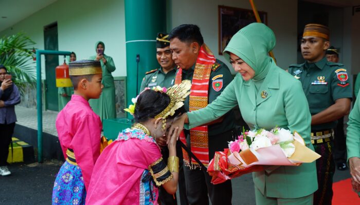 Pangdam XIV/Hsn Kunker Di Wilayah Korem 141/Tp, Menyapa Langsung Prajurit, PNS dan Persit Jajarannya