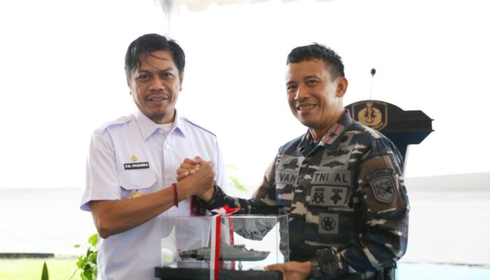 PJ Sekda Sambut Armada Baru Penjaga Laut Makassar, KRI Marlin-877