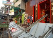 Kanopi Klenteng Kwan Kong Makassar Ambruk, 2 Pekerja Dilarikan Ke Rumah Sakit