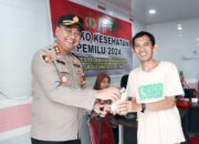 Cek Kesehatan Personil Polri dan Petugas TPS Pemilu 2024, Kapolres AKBP Yudi Frianto Bagikan Vitamin