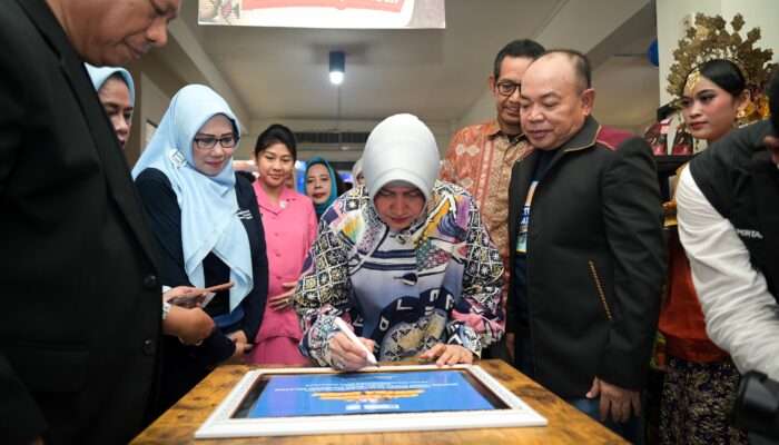 Ketua Dekranasda Makassar Resmikan Sentra UMKM Pusat Oleh-oleh Sulawesi Selatan