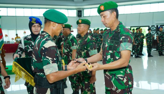 Kasdam XIV/Hsn Mewakili Pangdam Memimpin Sertijab Tiga Pejabat Kodam XIV/Hsn