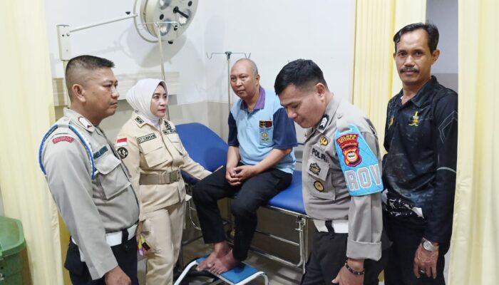 Wujud Empati Serta Peduli, Anggota Polsek Somba Opu Jenguk Kapolsek