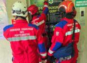 Damkar Makassar Sigap Selamatkan Ibu Terjebak Lift di Puskesmas Kassi Kassi