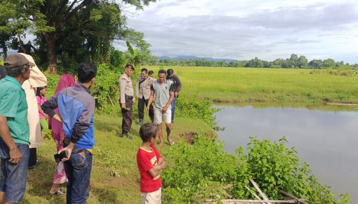 Personel Polsek Bontonompo Gowa Respon Cepat Terhadap Kejadian Tenggelamnya Anak di Bekas Tambang Galian C