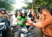 Wujud Keberkahan Di Bulan Ramadhan, Camat Mamajang Berbagi 1000 Paket Takjil di Depan Kantor Kecamatan Mamajang