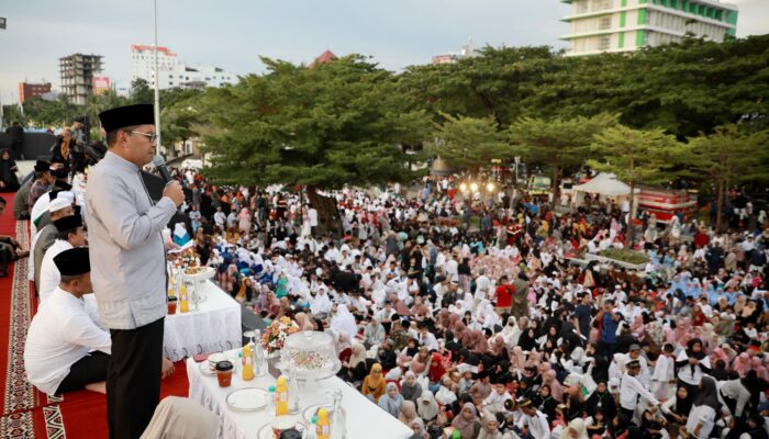 Danny Pomanto Buka Puasa Bersama Ribuan Anak Yatim dan Kaum Duafa