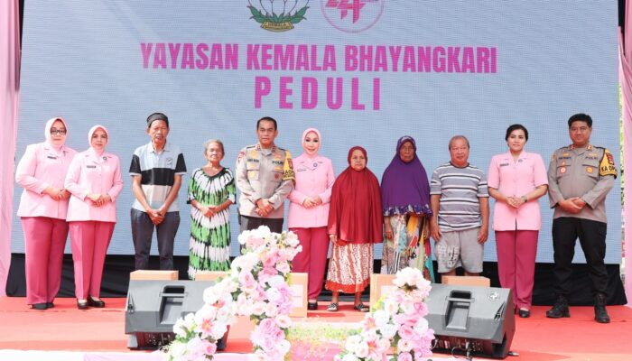 HUT Ke- 44 Tahun 2024, YKB Sulsel Gelar Bedah Rumah dan Sumur Bor, Kapolda Sulsel Juga Hadir dan Sapa Masyarakat