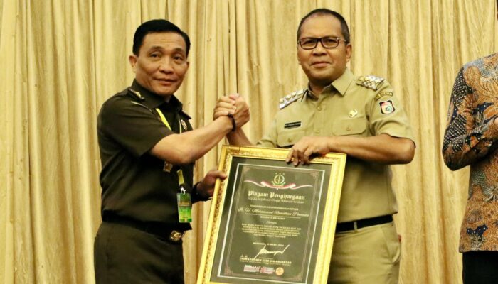 Kejati Sulsel Beri Penghargaan Danny Pomanto: Role Model Kepala Daerah