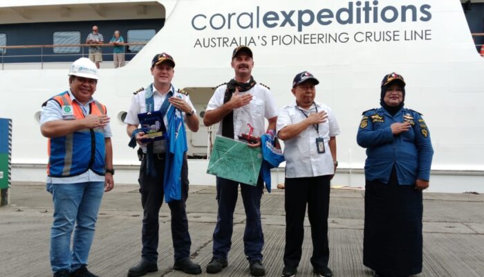 Pelindo Jasa Maritim Sandarkan MS Coral Geographer di Pelabuhan Makassar