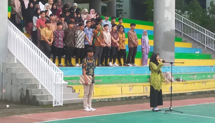 Merayakan Hari Kartini, SMA Islam Athirah 1 Makassar Gelar Upacara Bendera Penuh Semangat dan Kesetaraan Gender
