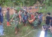 Satu orang telah ditemukan oleh tim sar gabungan pada jarak 6 m dari titik longsor pada pukul 17.15 wita.