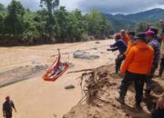 Delapan Warga Dusun Larewa yg Terisolir Telah di Evakuasi oleh Tim Sar Gabungan