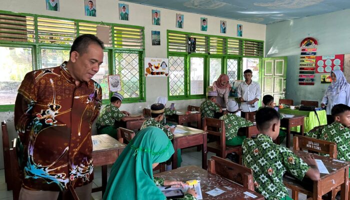 Transformasi Digital, H. Aminuddin Bersyukur pelaksanaan Asesmen Madrasah di MIN 2 Gowa sudah berbasis teknologi dengan penggunaan Android