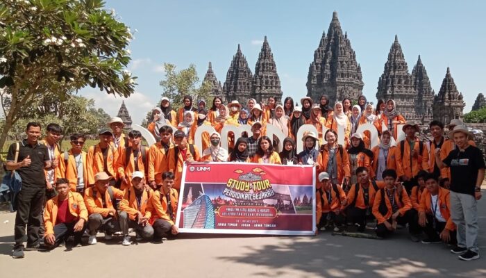 Mahasiswa UNM Pendidikan Sejarah Studi Tour di Pulau Jawa
