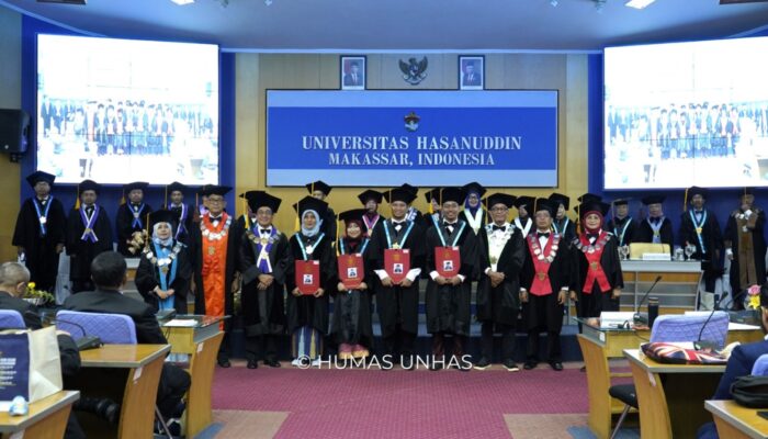 Unhas Kukuhkan Empat Profesor Farmasi