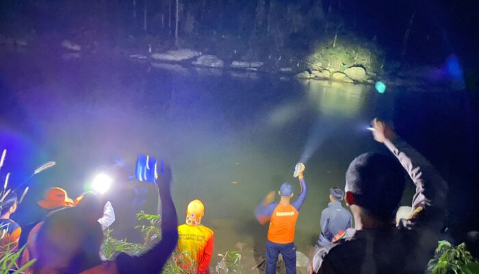 Tim Rescue Unit Siaga Sar Toraja  Lakukan pencarian Remaja yang Tenggelam di Sungai Saddang