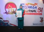 Dedikasi Tinggi dalam Program Pengendalian Penduduk Hantar Indira Yusuf Ismail Raih Manggala Karya Kencana