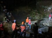 Tuju Orang Personil diterjunkaan Cari Dua Remaja tenggelam di air terjun Jami Kabupaten Maros