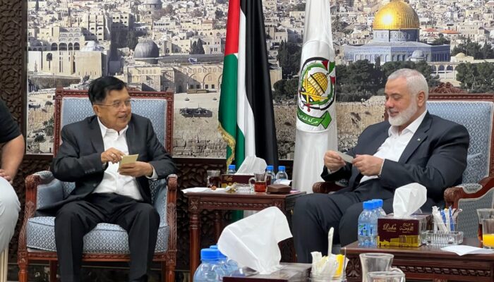 Wakil Presiden ke 10 dan 12 RI, Jusuf Kalla, bertemu dengan Ismail Haniyeh, Pemimpin Politik Gerakan Hamas di Doha