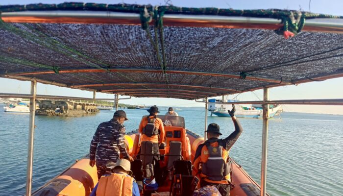 Kapal Motor Layar Santri Darussalam GT 15 Alami Patah Kemudi di Perairan Selayar