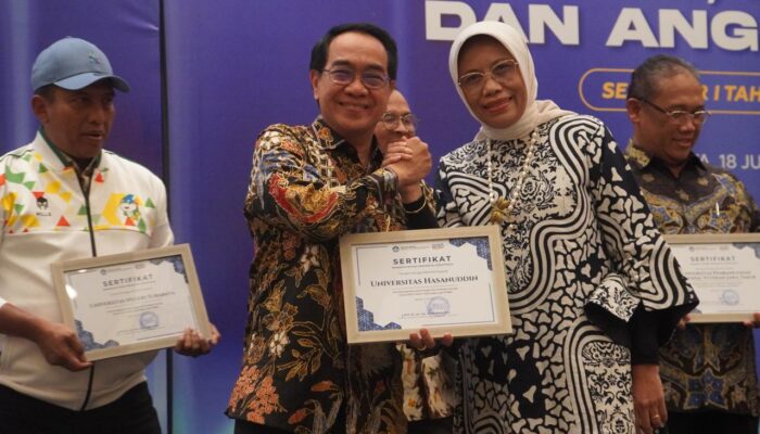 Lagi, Unhas Terima Penghargaan Terbaik Tiga Nasional IKU PTNBH dari Diktiristek