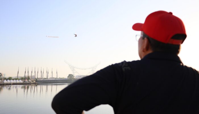 Danny Pomanto Tinjau Persiapan F8 dan Nonton Aerobatic Trike dari Anjungan City of Makassar