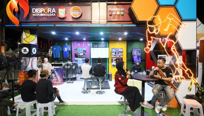 Dispora Ajak Pengunjung F8 Donasi Alat Olahraga Beri Kebahagiaan Anak-Anak Kurang Mampu