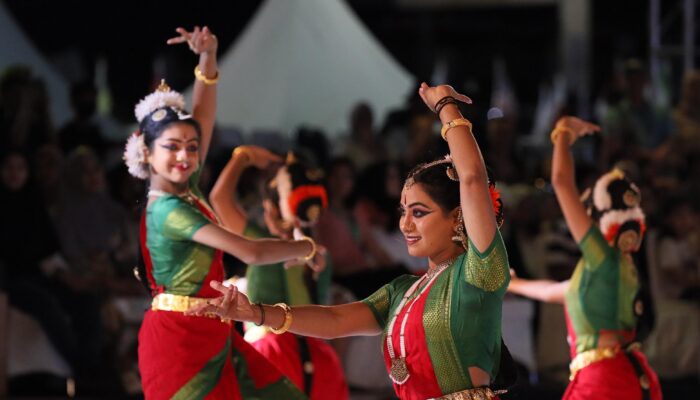 Pecah! Delegasi India Pukau Warga Makassar dengan Tarian Bharatanatyam & Kuchipudi di F8