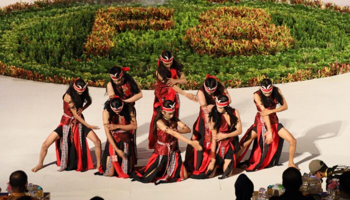 Provinsi Sulbar Persembahkan Tari Ma’bundu di Penutupan Festival F8 Makassar