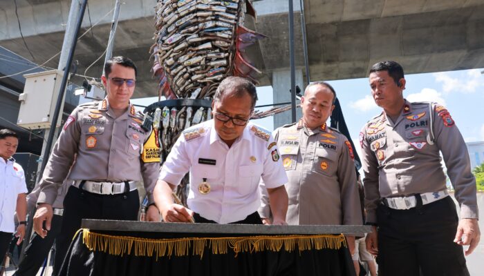 Danny Pomanto Resmikan Tugu Ikan Knalpot Brong di Fly Over