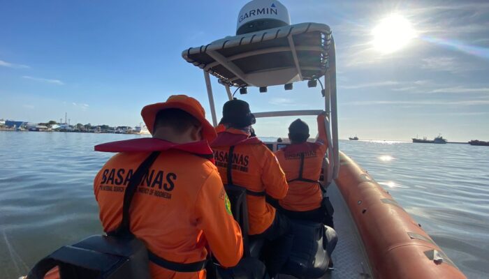 Kapal Jolloro Angkut Wisatawan Tenggelam, Tim Basarnas Dikerahkan ke Lokasi Kejadian