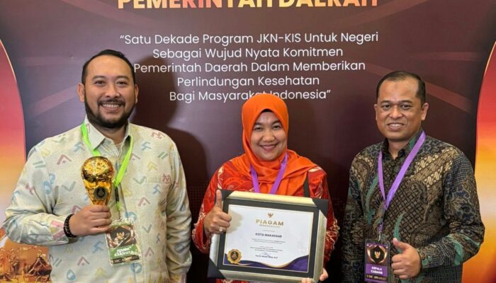 Cakupan Kepesertaan JKN Capai 99%, Makassar Terima UHC Award 2024