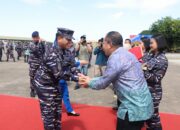 Kunker di Makassar, Danny Pomanto dan Indira Yusuf Ismail Jemput KSAL Laksamana TNI Muhammad Ali di Bandara Lanud Sultan
