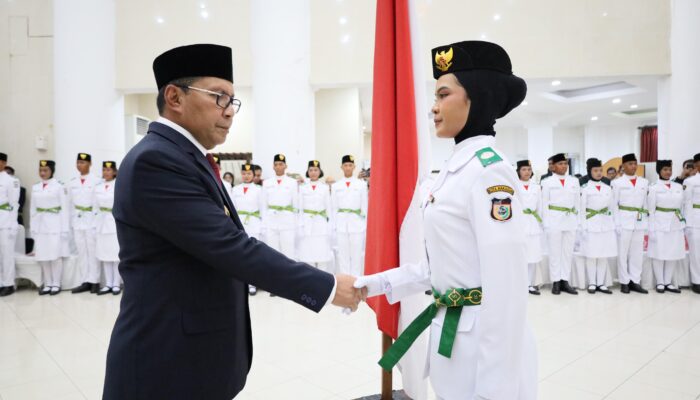 Wali Kota Kukuhkan Paskibraka 2024: Putra-Putri Terbaik Kota Makassar