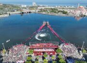 Semarak HUT RI di Makassar, Dua Kapal Phinisi Bentangkan 7.900 Meter Bendera Merah Putih