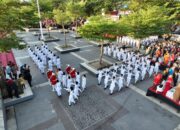 Pasukan Paskibraka Tim Cakra Berhasil Turunkan Sang Merah Putih dengan Khidmat