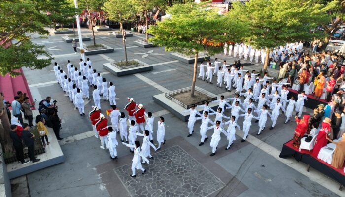 Pasukan Paskibraka Tim Cakra Berhasil Turunkan Sang Merah Putih dengan Khidmat