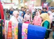Indira Yusuf Ismail Dampingi Iriana Jokowi Dalam Bimtek Hortikultura dan Tinjau Produk Kerajinan di Makassar