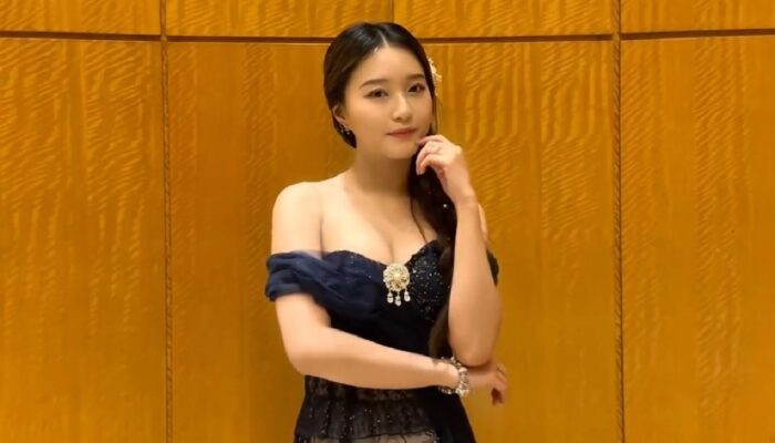 Tampilan Nita Vior dengan Kebaya Off Shoulder, Pamcarkan Aura Cantik nan Elegan