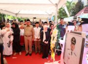 Tangis Danny Pomanto Pecah Saat Upacara Pelepasan Jenazah Almarhum Camat Ujung Pandang Syahrial Syamsuri
