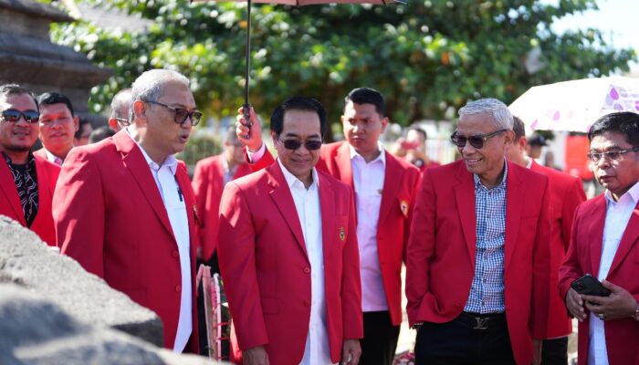 Pimpinan Unhas Ziarahi Makam Sultan Hasanuddin dan Pekuburan Unhas Pattene