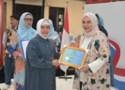 Indira Yusuf Ismail Beri Penghargaan Pemenang Lomba Jambore HKG PKK Kota Makassar