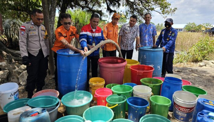 Pertamina Patra Niaga Sulawesi Salurkan Bantuan Air Bersih Untuk Masyarakat Terdampak Bencana Kekeringan di Maros